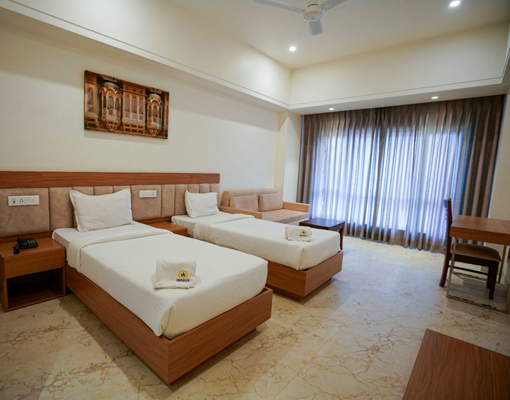 EXECUTIVE ROOM